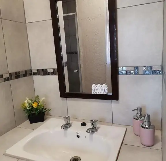 スタンダードルーム, Mia Hills Guest House
