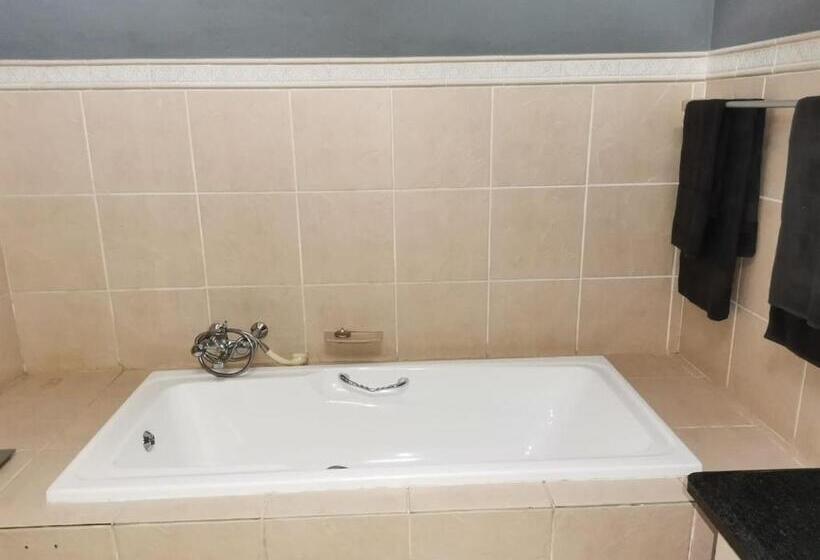 اتاق اکونومی, Mia Hills Guest House