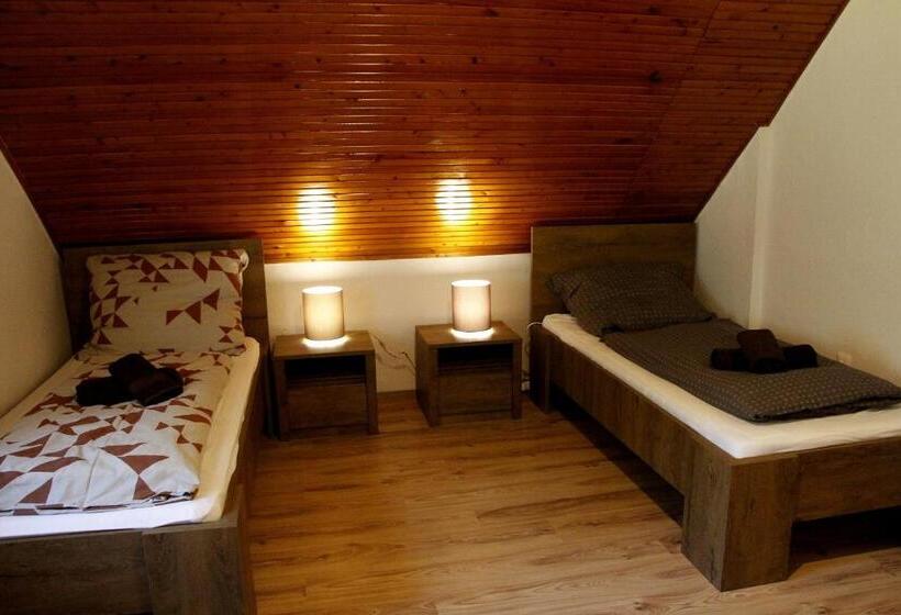 Quarto Triplo Estandar, Széchenyi Vadászház