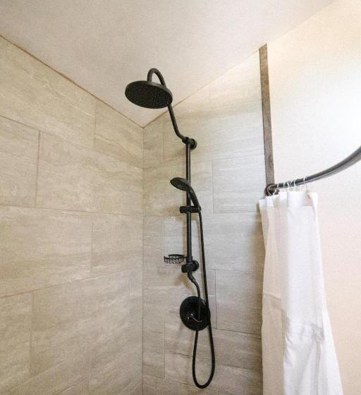 스탠다드 스튜디오, The Outpost