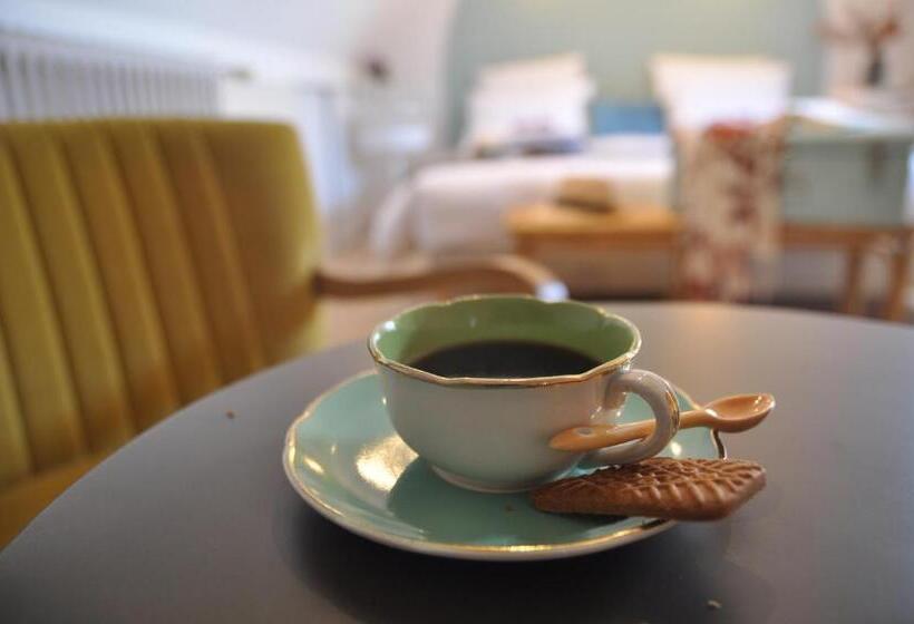 غرفة قياسية مع حمام خارجي, Ker Embellie