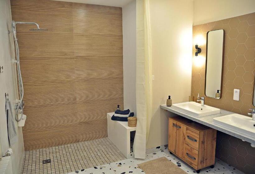 Quarto Estandar para Deficientes Físicos, Ker Embellie