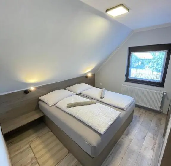 ファミリールーム, Kukorica Csárda Apartman