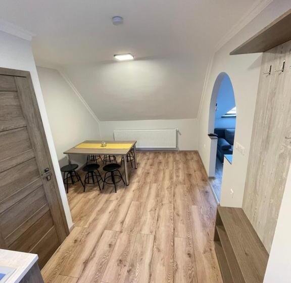 家庭间, Kukorica Csárda Apartman