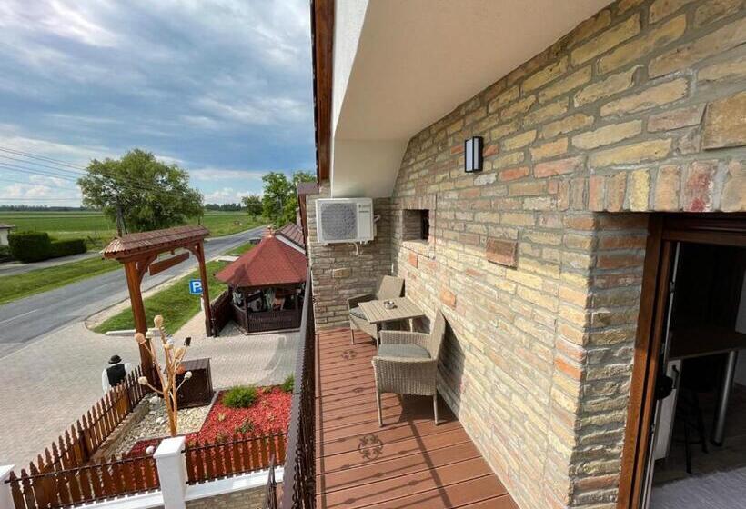 标准间带阳台, Kukorica Csárda Apartman