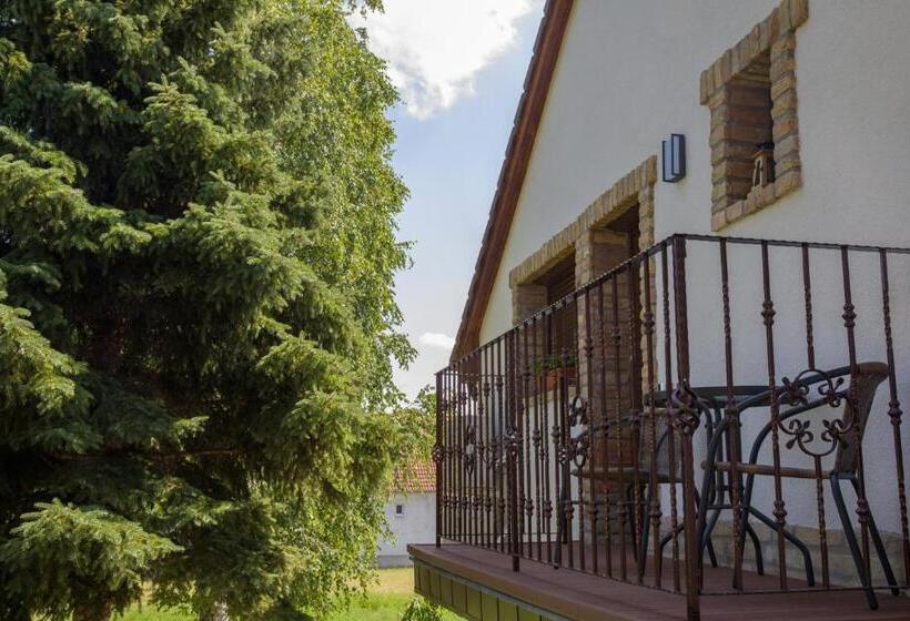 Номер Стандарт с Террасой, Kukorica Csárda Apartman