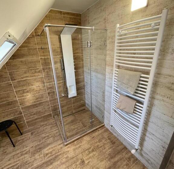 家庭间, Kukorica Csárda Apartman