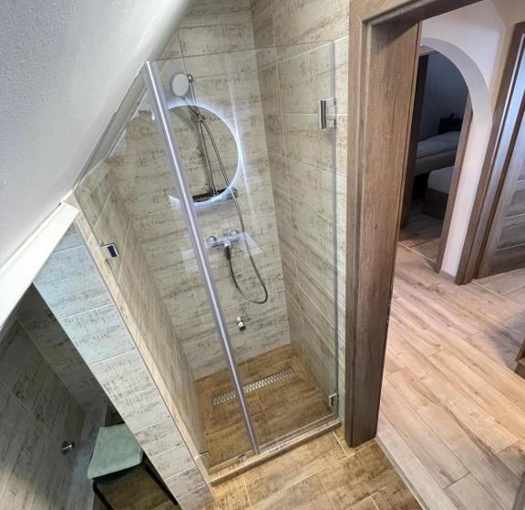 家庭间, Kukorica Csárda Apartman