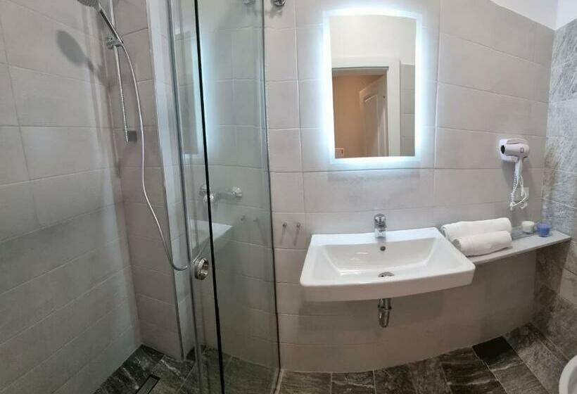 标准间, Chg Boutique