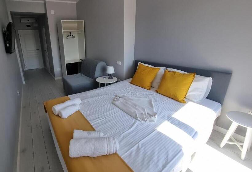 标准三人间, Chg Boutique