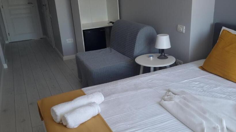 标准三人间, Chg Boutique