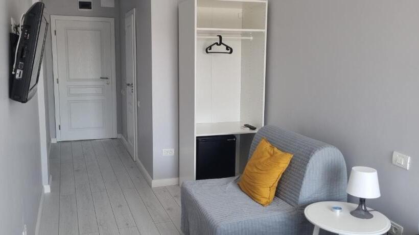 标准三人间, Chg Boutique