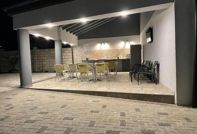 带花园景观的标准三人间, Chg Boutique