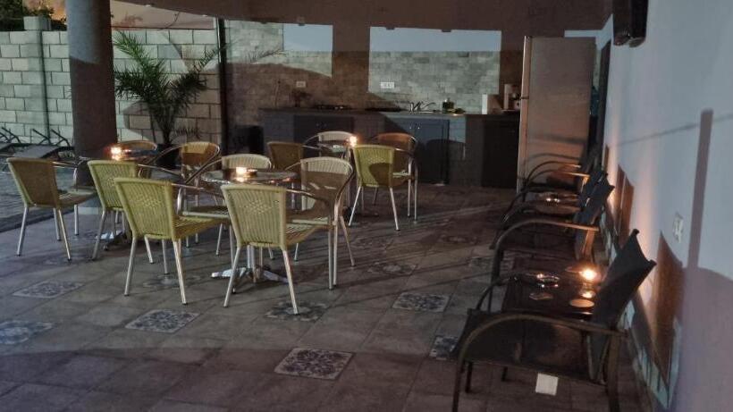 带花园景观的标准三人间, Chg Boutique