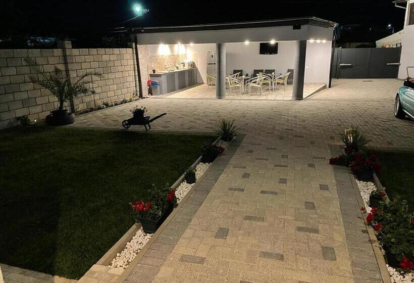 标准间, Chg Boutique