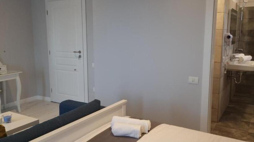 带大床的标准间, Chg Boutique