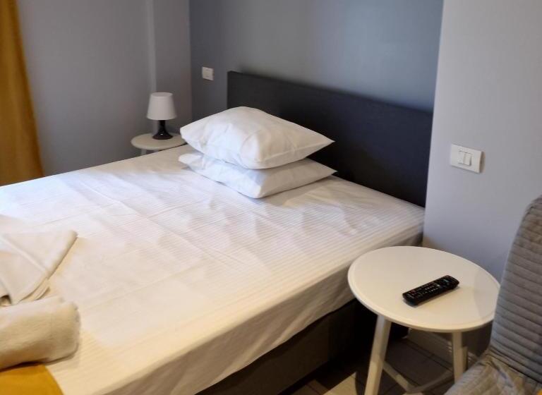 标准三人间, Chg Boutique