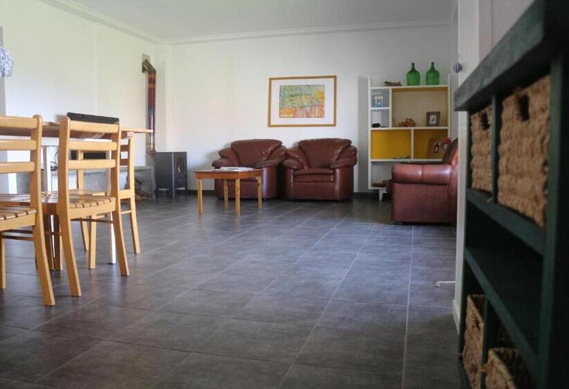 スタンダードトリプルルーム, Casa Das Camarinhas Raal 542  Casa Partilhada