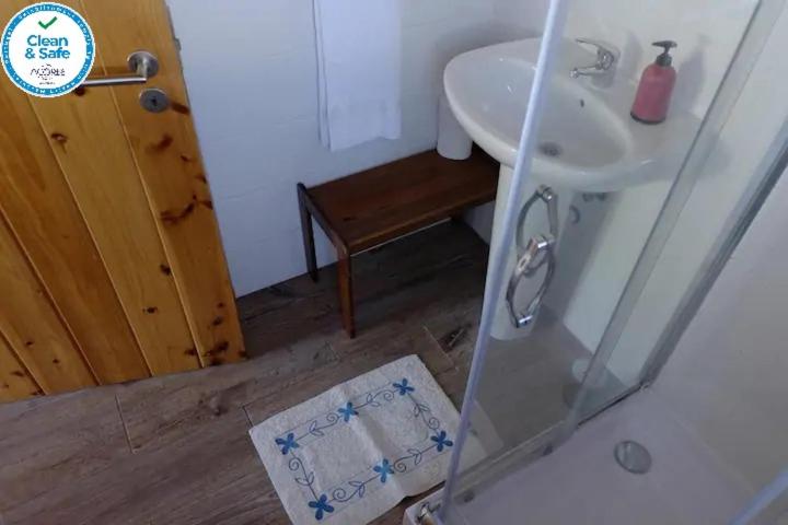 Номер Стандарт Трехместный, Casa Das Camarinhas Raal 542  Casa Partilhada