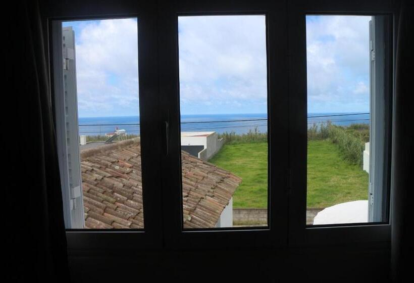 スタンダードトリプルルーム, Casa Das Camarinhas Raal 542  Casa Partilhada