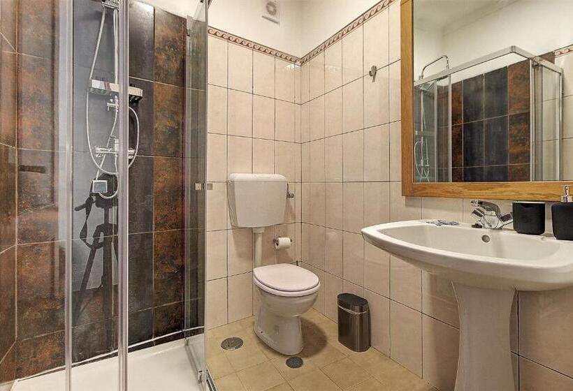 标准间, Enchanted Villa