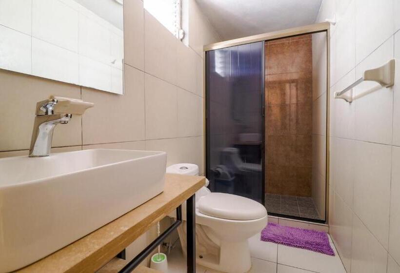 חדר סטנדרט, Hostal En El Centro Lakiwa