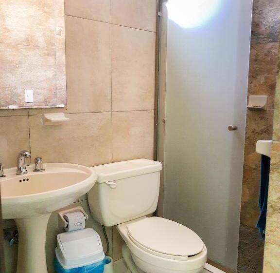 חדר סטנדרט חדר אמבטיה משותף, Hostal En El Centro Lakiwa