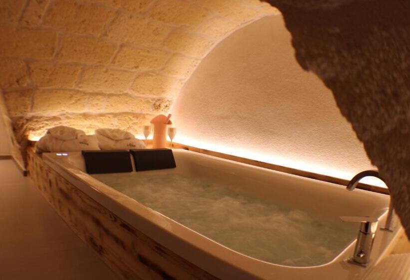 חדר סטנדרט עם ג'קוזי, Il Melograno Suite