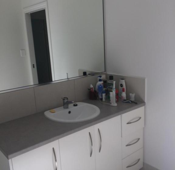 غرفة قياسية, Share Rainbow Denny S House