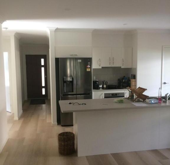 غرفة قياسية, Share Rainbow Denny S House