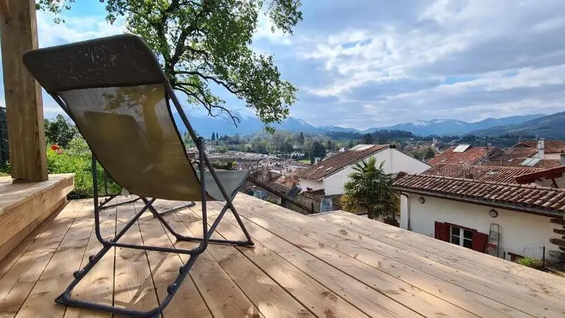 اتاق لوکس, Les Chemins D Elika