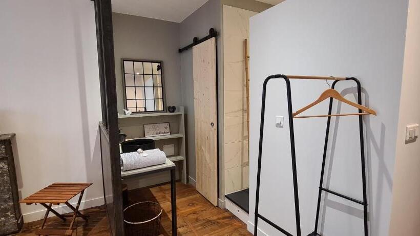 デラックスルーム, Les Chemins D Elika