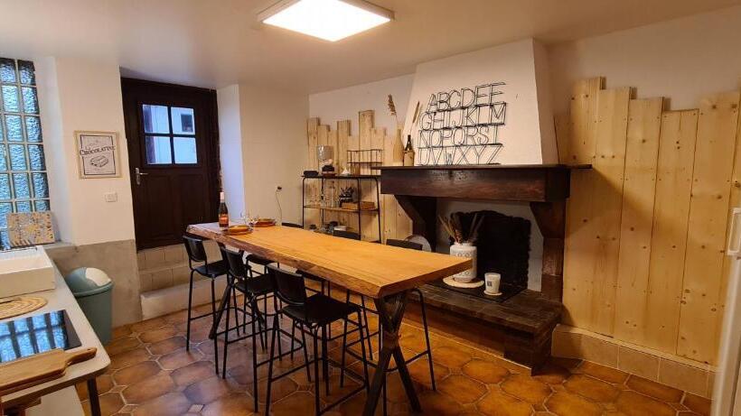 سوییت اجرایی, Les Chemins D Elika