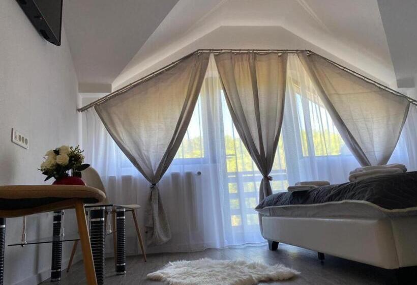 スタンダードルーム, Perla Muntilor Ponoarele, Padurea De Liliac