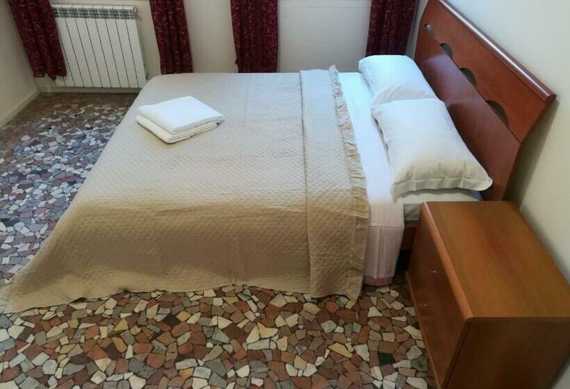 اتاق استاندارد با سرویس بهداشتی مشترک, Venice View Guesthouse