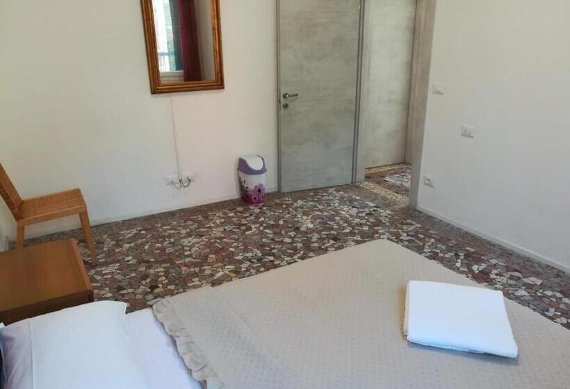 اتاق استاندارد با سرویس بهداشتی مشترک, Venice View Guesthouse