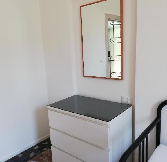 اتاق استاندارد یک تخته با سرویس بهداشتی مشترک, Venice View Guesthouse