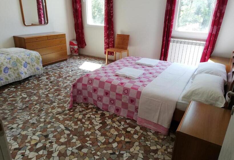 اتاق استاندارد سه تخته با سرویس بهداشتی مشترک, Venice View Guesthouse