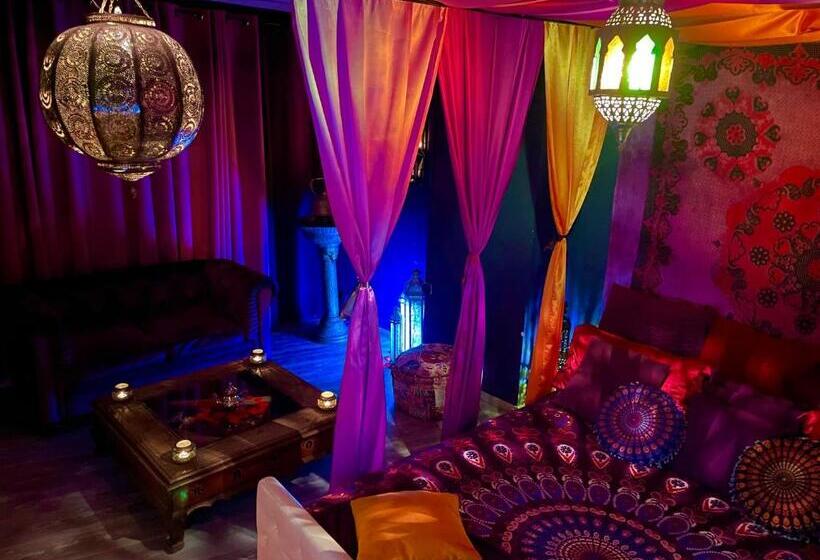 غرفة ديلوكس, Loveroom21