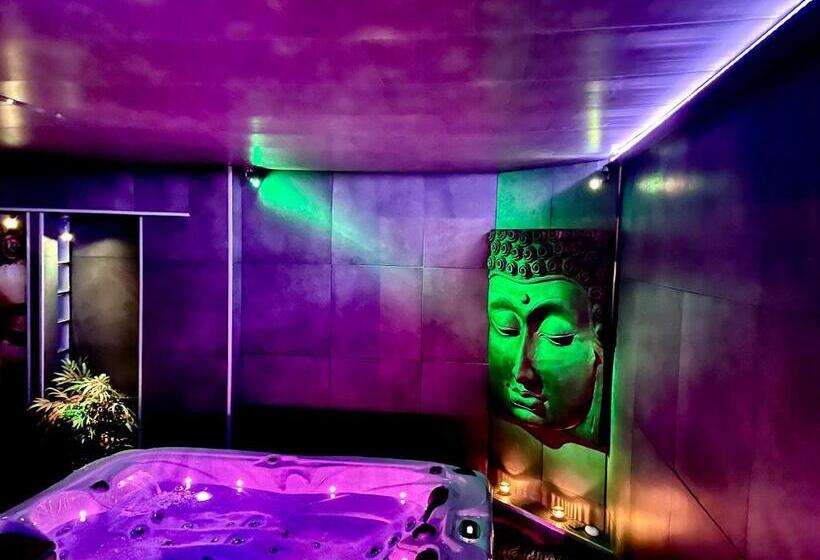 Апартаменты Deluxe 1 Спальня, Loveroom21