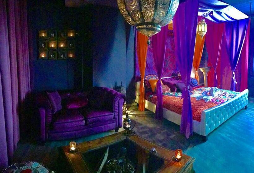 غرفة ديلوكس, Loveroom21