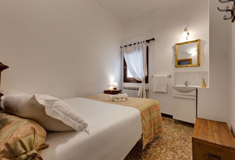 اتاق اکونومی با حمام مشترک, San Samuele