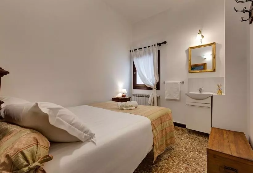 اتاق اکونومی با حمام مشترک, San Samuele