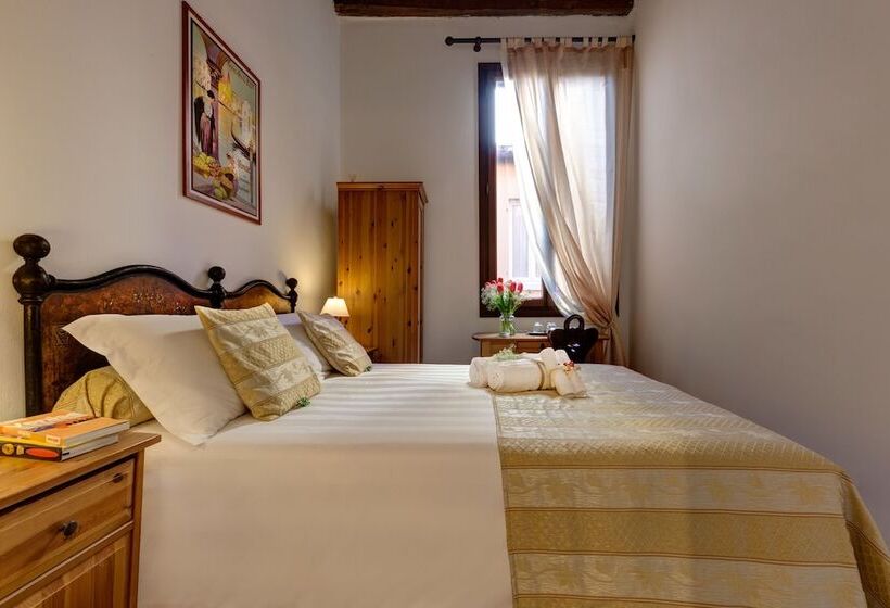 اتاق اکونومی, San Samuele