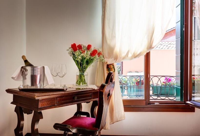 اتاق استاندارد با چشمانداز شهر, San Samuele