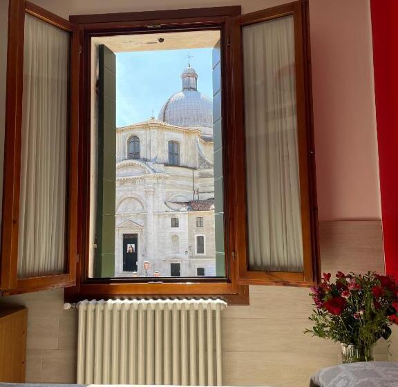 اتاق استاندارد با چشم‌انداز, San Geremia