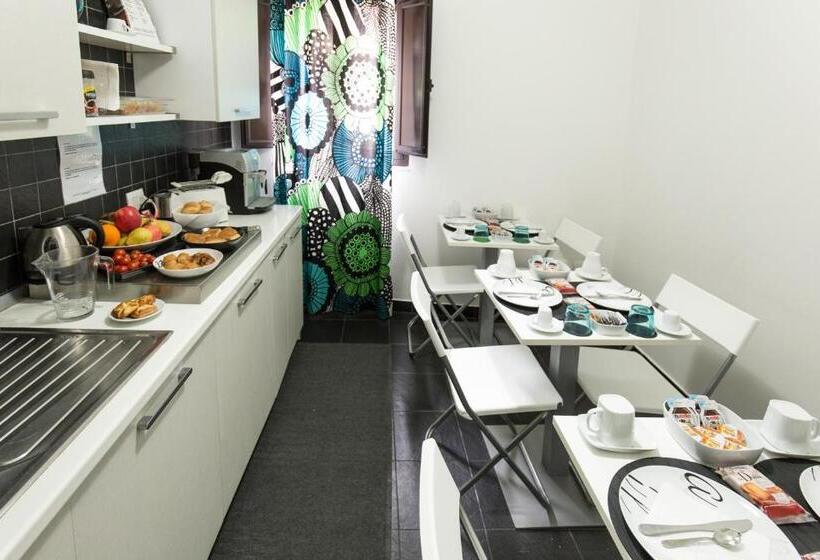 Номер Стандарт Трехместный, Suite Inn Catania