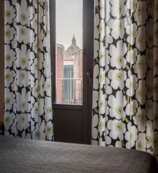 اتاق استاندارد سه نفره, Suite Inn Catania
