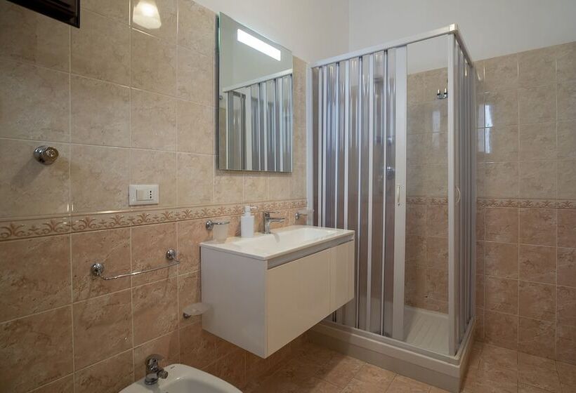 四人标准间, Casatrapani