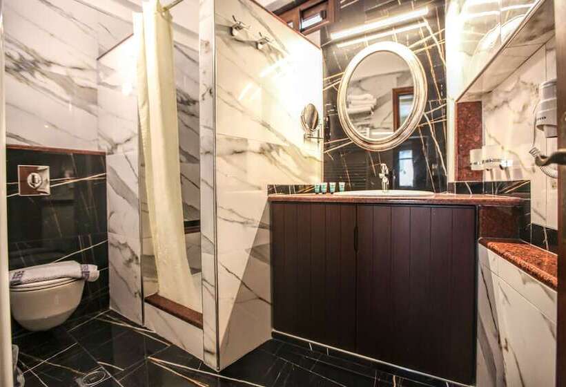 חדר משפחתי, Alsos House